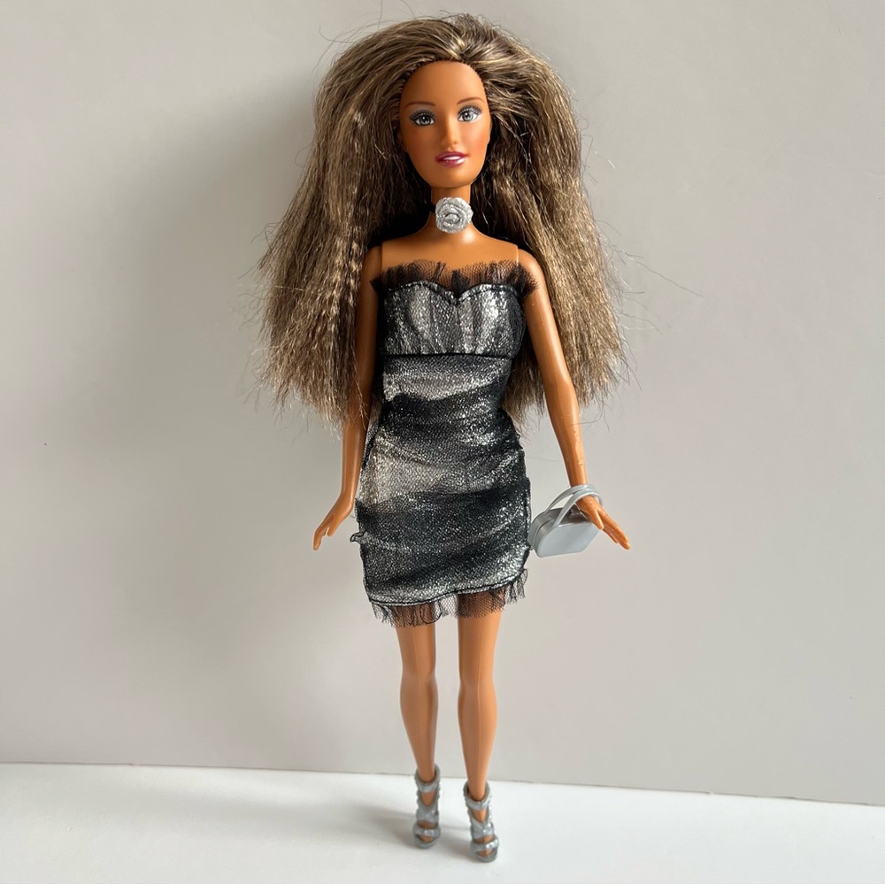 Barbie Fashion Fever Lara Drew Styles for 2 H0915